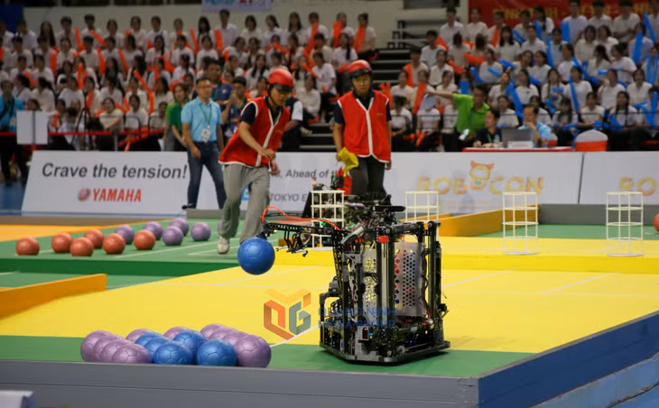 Robot tự động của đội tuyển Trung Quốc với cấu kiện cánh tay máy hết sức ưu việt kết hợp với cảm biến hiện đại, giúp đội tuyển này có lợi thế trong việc chọn đúng, lấy nhanh các "hạt thóc" tiêu chuẩn để đưa vào giỏ chứa.