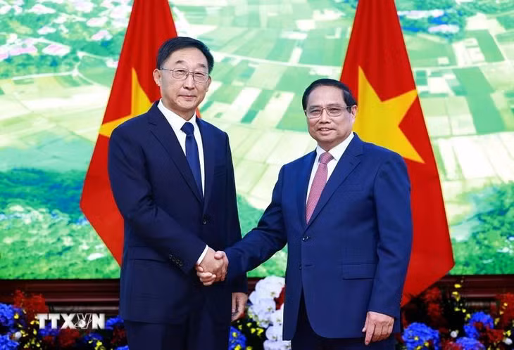 Thủ tướng Phạm Minh Chính tiếp ông Lưu Ninh, Bí thư Đảng ủy Khu tự trị dân tộc Choang Quảng Tây, Trung Quốc. (Ảnh: Dương Giang/TTXVN)
