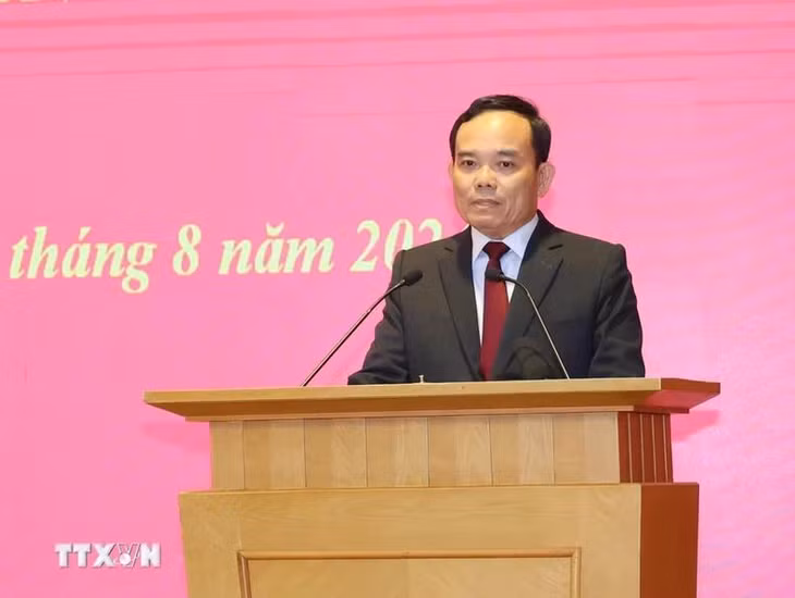 Đồng chí Trần Lưu Quang, tân Trưởng Ban Kinh tế Trung ương phát biểu nhận nhiệm vụ. (Ảnh: Trí Dũng/TTXVN)