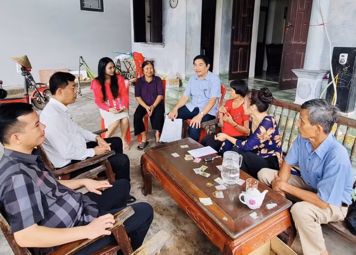Hội Doanh nhân trẻ Quảng Ninh tổ chức trao quà cho nạn nhân chất độc da cam ở TX Quảng Yên.