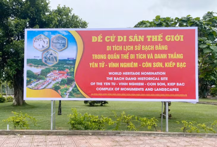 Pano tuyên truyền về di sản đề cử được lắp dựng tại Khu di tích Bạch Đằng (TX Quảng Yên).