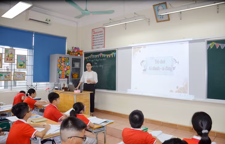 Tiết học có ứng dụng CNTT của cô và trò Trường Tiểu học Hạ Long (TP Hạ Long).