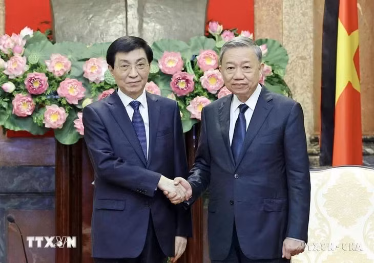 Chủ tịch nước Tô Lâm tiếp đồng chí Vương Hộ Ninh, Ủy viên Thường vụ Bộ Chính trị Trung ương Đảng Cộng sản Trung Quốc, Chủ tịch Chính hiệp Toàn quốc Trung Quốc sang chia buồn với Đảng, Nhà nước, Nhân dân Việt Nam và dự Quốc tang Tổng Bí thư Nguyễn Phú Trọng, chiều 25/7/2024. Ảnh: Nhan Sáng-TTXVN