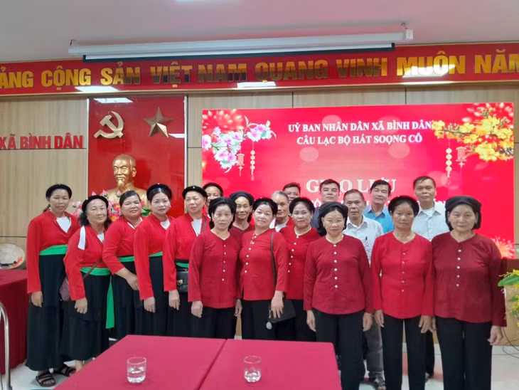 Giao lưu các CLB hát soóng cọ tại xã Bình Dân (huyện Vân Đồn). Ảnh: Thanh Tùng (Trung tâm TT-VH Vân Đồn)