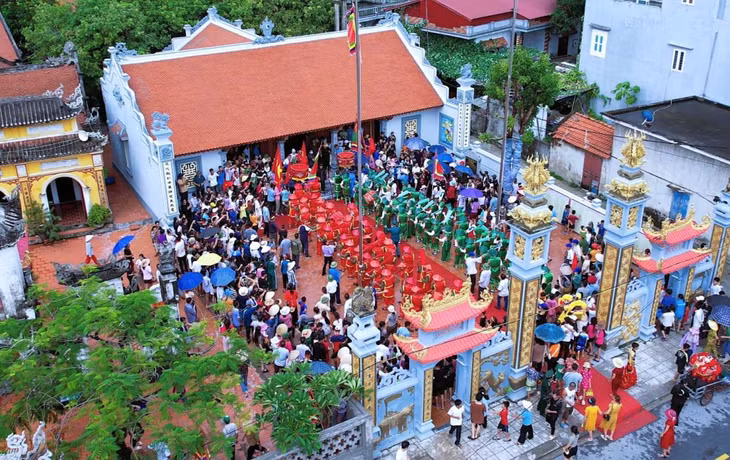Lễ hội miếu Đức Ông thuộc quần thể, đình, chùa Quan Lạn.