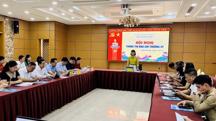 Phó Trưởng Ban Tuyên giáo Tỉnh ủy Nguyễn Thị Kim Nhàn chủ trì hội nghị.