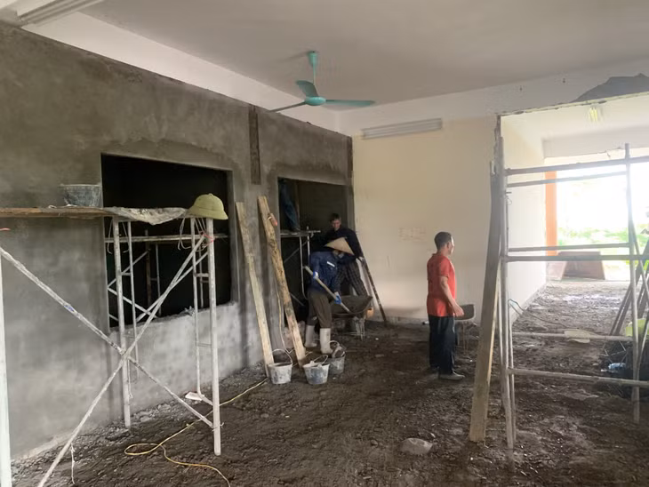 Trung tâm Văn hóa, thể thao kết hợp với Nhà truyền thống Sán Dìu xã Bình Dân đang được sửa chữa, nâng cấp.