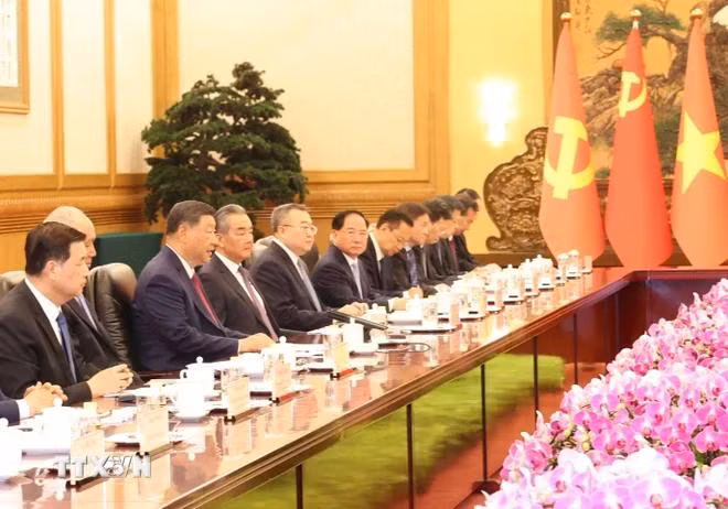 Tổng Bí thư, Chủ tịch nước Trung Quốc Tập Cận Bình và Đoàn cấp cao Trung Quốc tại cuộc hội đàm. (Ảnh: Trí Dũng/TTXVN)