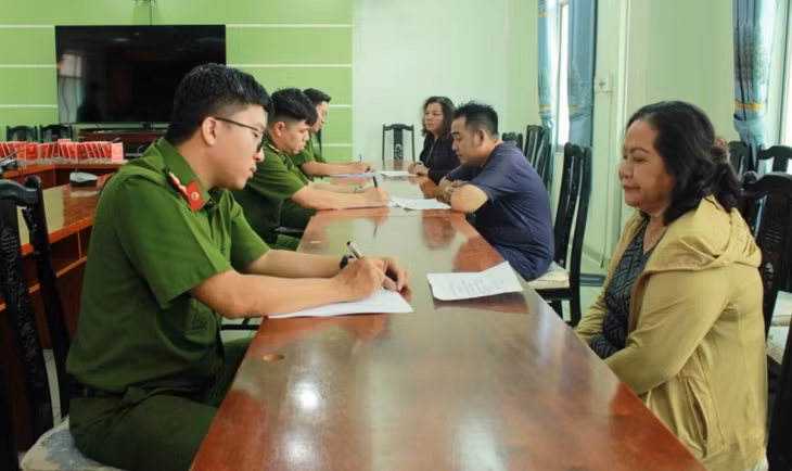 Bắt nhóm đối tượng dàn cảnh, móc túi chiếm đoạt tài sản ảnh 2