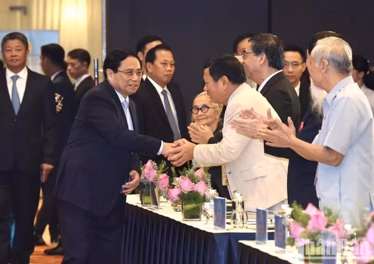 Thủ tướng Phạm Minh Chính với các đại biểu tham dự sự kiện. (Ảnh: Trần Hải)