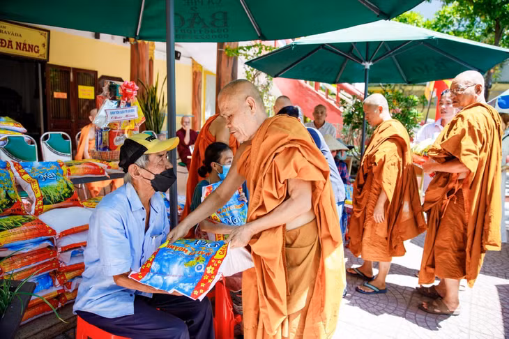 Những hành động thiện nguyện, đền ơn đáp nghĩa xuất phát từ tâm cần được nhân rộng