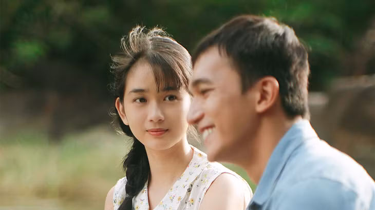 Ánh mắt của Miền (Ngọc Xuân) khi nhìn Phúc (Đỗ Nhật Hoàng) trong "Ngày xưa có một chuyện tình" - Ảnh: ĐPCC