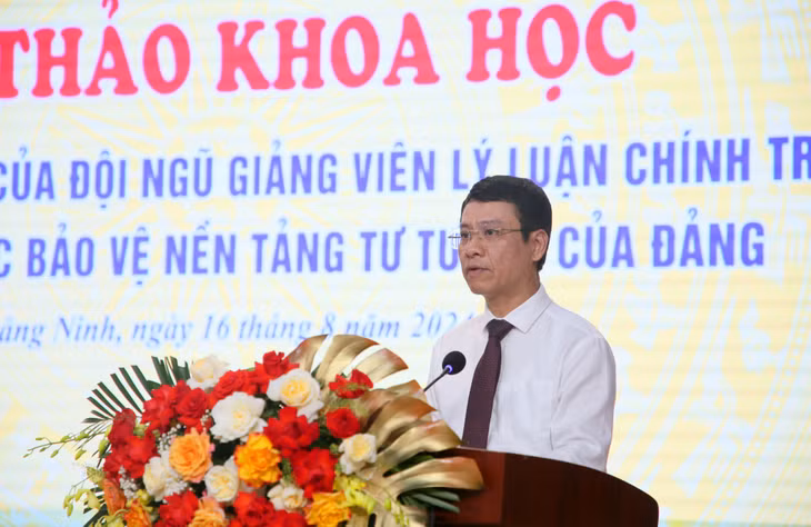 Đồng chí Nguyễn Hồng Dương, Ủy viên Ban Thường vụ, Trưởng Ban Tuyên giáo Tỉnh ủy, Phó Trưởng Ban Chỉ đạo 35 tỉnh phát biểu kết luận hội thảo.