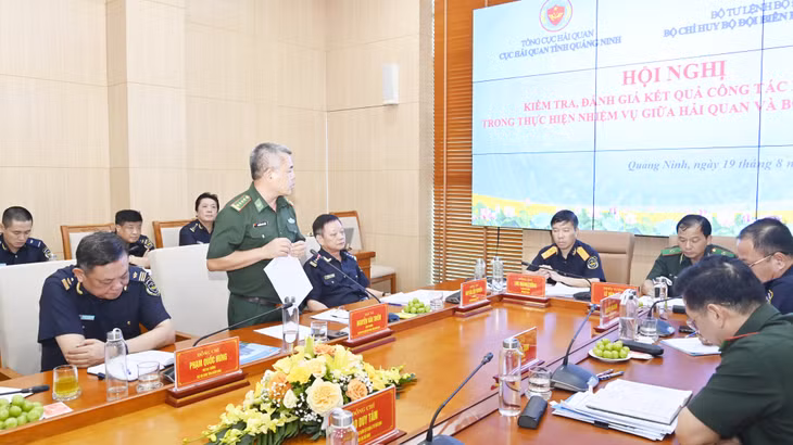 Đại tá Nguyễn Văn Thiềm, Chỉ huy trưởng BĐBP tỉnh Quảng Ninh phát biểu tại hội nghị.