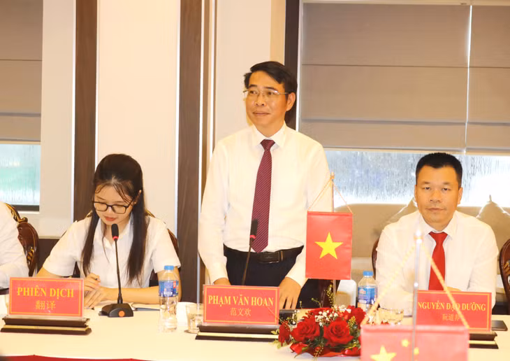 Lãnh đạo văn phòng các bên chia sẻ kinh nghiệm công tác.
