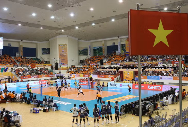 Hai đội bóng cống hiến cho khán giả một trận đấu thực sự mãn nhãn. Sau trận ra quân gặp rất nhiều vấn đề và để thua chóng vánh 3 set, tuyển bóng chuyền nữ Việt Nam từng bước khắc phục điểm yếu bước 1.