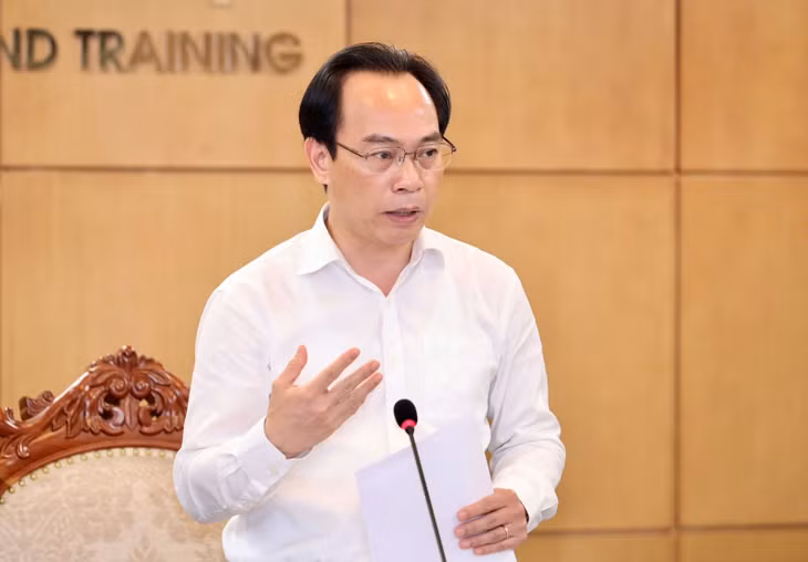 Theo Bộ trưởng Bộ GDĐT Hoàng Minh Sơn, khi giảm áp lực tuyển sinh sẽ giảm áp lực thi cử, giảm dạy thêm, học thêm. Ảnh: MOET