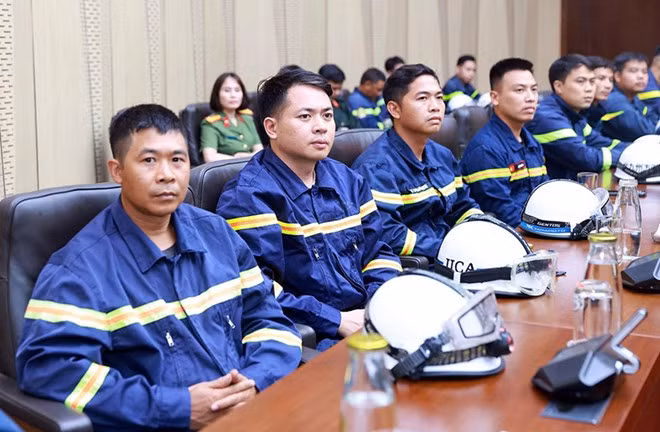 Các chiến sĩ Công an Việt Nam trong buổi lễ xuất quân. Ảnh: Bộ Công an