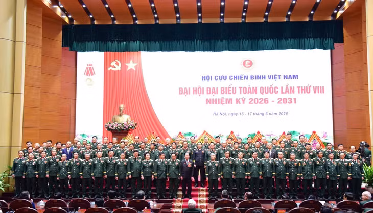 Ra mắt Ban chấp hành Trung ương Hội Cựu chiến binh Việt Nam khóa VIII gồm 88 đồng chí.