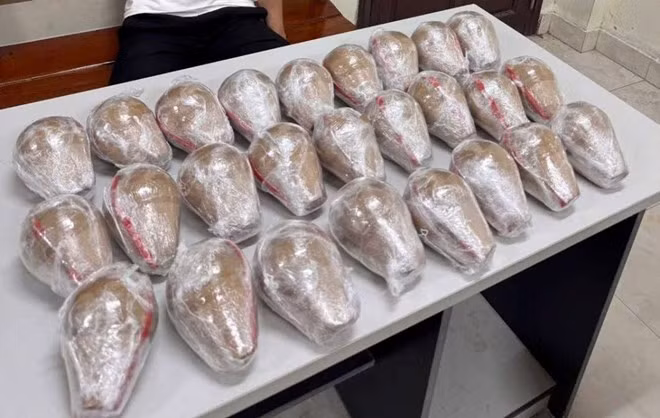 Thu giữ 9,8kg pháo nổ trong đêm tại xã Quỳnh Phụ. Ảnh: Công an tỉnh Hưng Yên