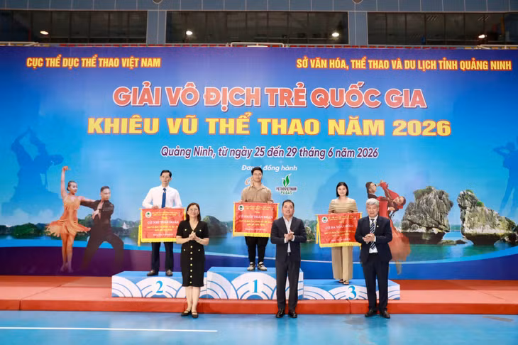 Với 5,5 HCV, 1 HCB, 3 HCĐ...