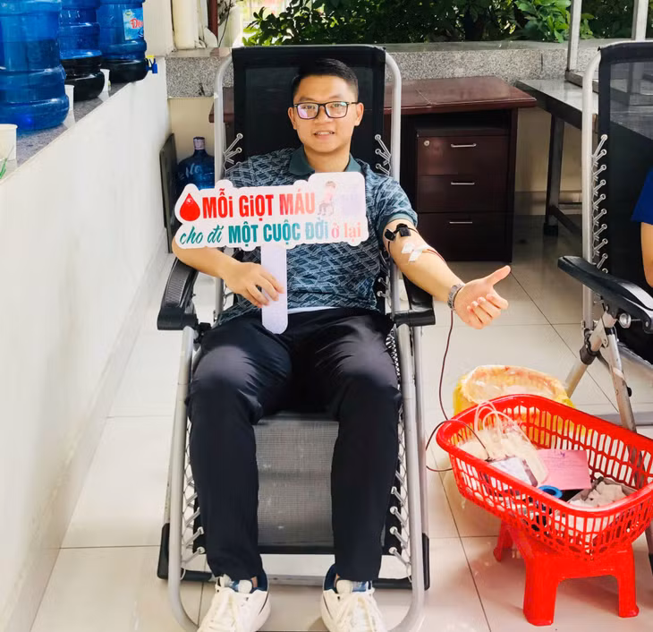 Trần Đức Anh tích cực tham gia các chương trình hiến máu tình nguyện.