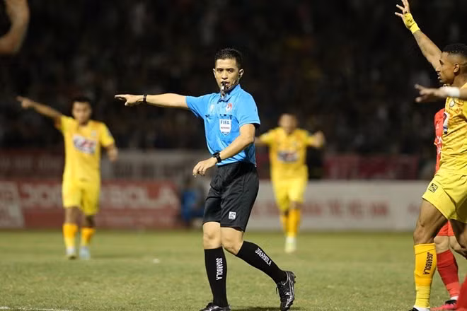 Trọng tài FIFA người Malaysia Tuan Mohd Yaasin tiếp tục được mời điều hành trận đấu quan trọng tại V.League. Ảnh: VPF