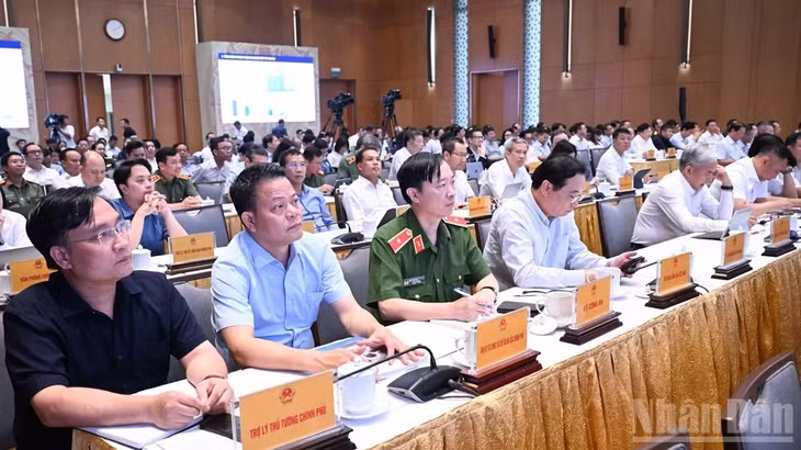 Các đại biểu tham dự phiên họp. (Ảnh: TRẦN HẢI)
