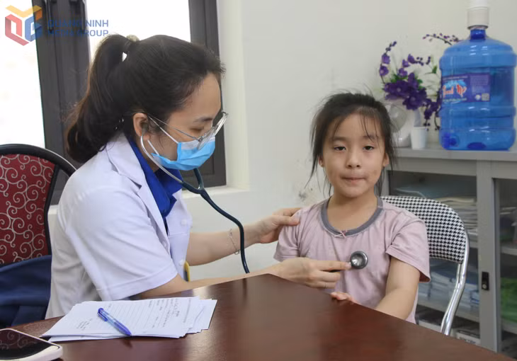 Tỉnh Quảng Ninh tổ chức triển khai khám sức khỏe định kỳ, khám sàng lọc miễn phí cho người dân trên địa bàn tỉnh.