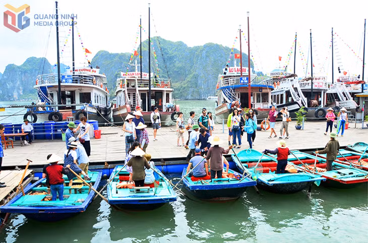 Khai thác các giá trị văn hóa vạn chài gắn với không gian cảnh quan di sản là các sản phẩm thu hút được sự quan tâm của du khách.