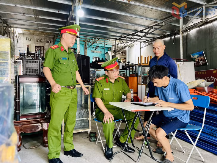 Cơ sở kinh doanh đồ cũ ký cam kết không tiêu thụ sản phẩm không rõ nguồn gốc.
