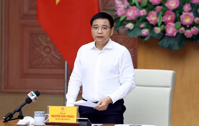 Ủy viên Trung ương Đảng, Phó Thủ tướng Chính phủ Nguyễn Văn Thắng yêu cầu Bộ Xây dựng chỉ đạo doanh nghiệp vận tải phải giảm giá cước tương ứng khi chi phí nhiên liệu giảm. Ảnh: VGP