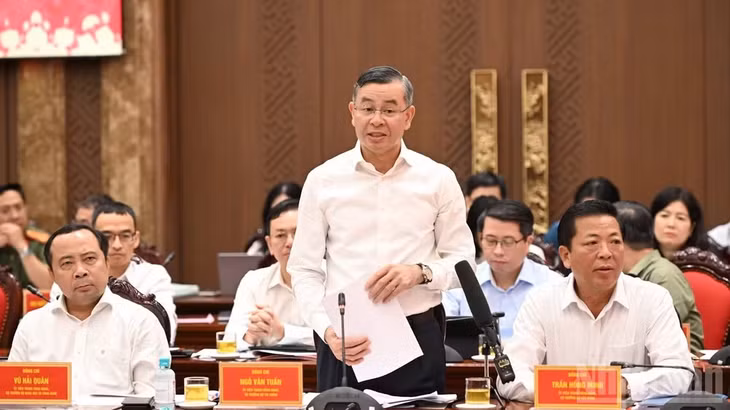 Bộ trưởng Tài chính Ngô Văn Tuấn phát biểu ý kiến tại cuộc làm việc. (Ảnh: Trần Hải)