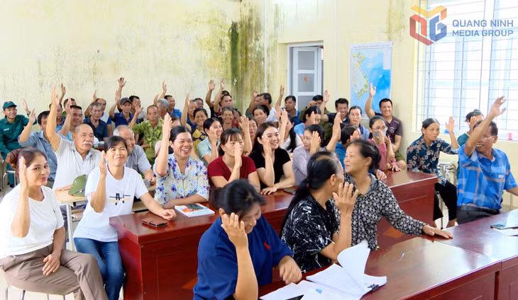 Nhân dân thôn Nà Luông (xã Lục Hồn) thống nhất đồng thuận cao với chủ trương sắp xếp thôn trên địa bàn.&nbsp;