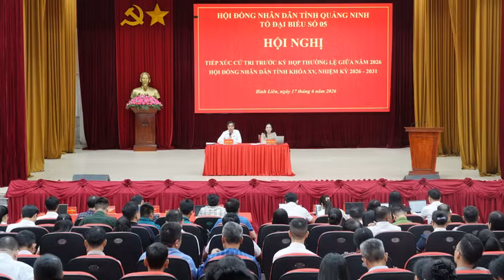 Quang cảnh buổi tiếp xúc cử tri.