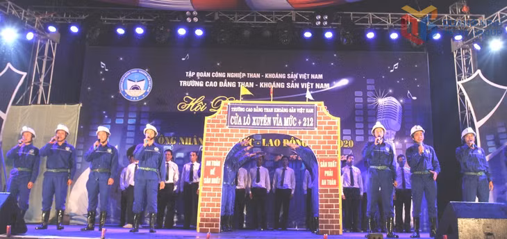 Nhiều hội diễn của các đơn vị ngành Than được tổ chức làm phong phú đời sống tinh thần cho công nhân mỏ.