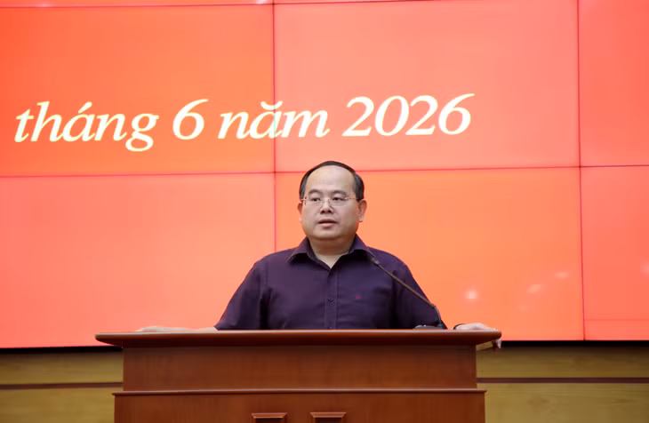 Đồng chí Quản Minh Cường, Ủy viên Trung ương Đảng, Bí thư Tỉnh ủy, Trưởng Đoàn ĐBQH tỉnh, phát biểu giao nhiệm vụ.