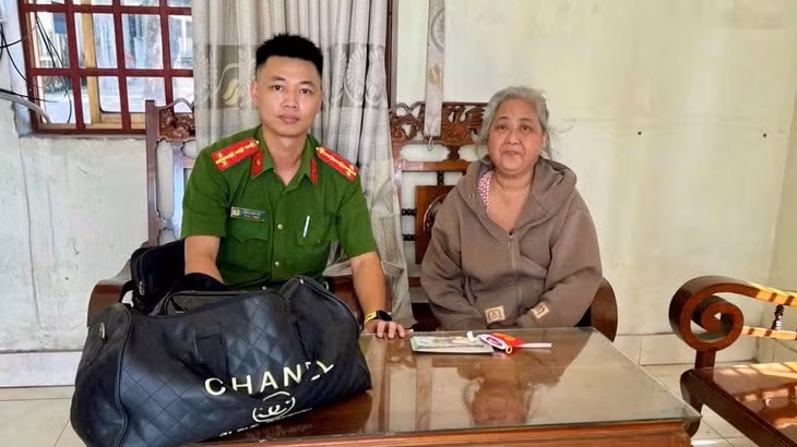 Toàn bộ số tài sản được bàn giao lại cho bà Mai. Ảnh: Công an phường Bình Phước
