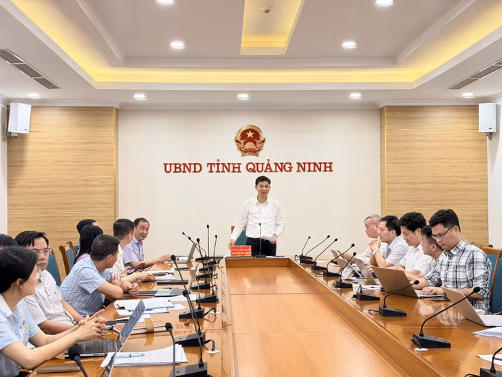 Đồng chí Nguyễn Văn Công, Phó Chủ tịch UBND tỉnh, phát biểu chỉ đạo tại cuộc họp.