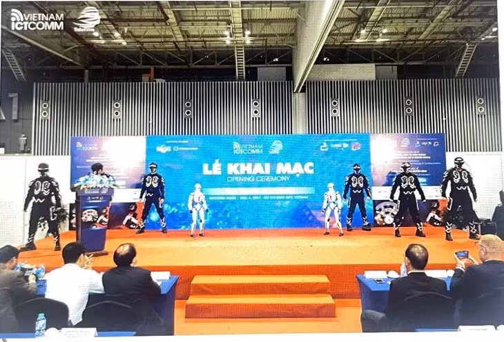 Trình diễn robot thông minh tại sự kiện.