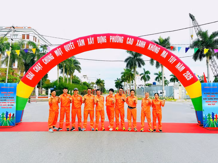Đoàn vận động viên Công ty Cổ phần Nhiệt điện Quảng Ninh tham gia Giải chạy hưởng ứng Tháng hành động phòng, chống ma túy năm 2026.