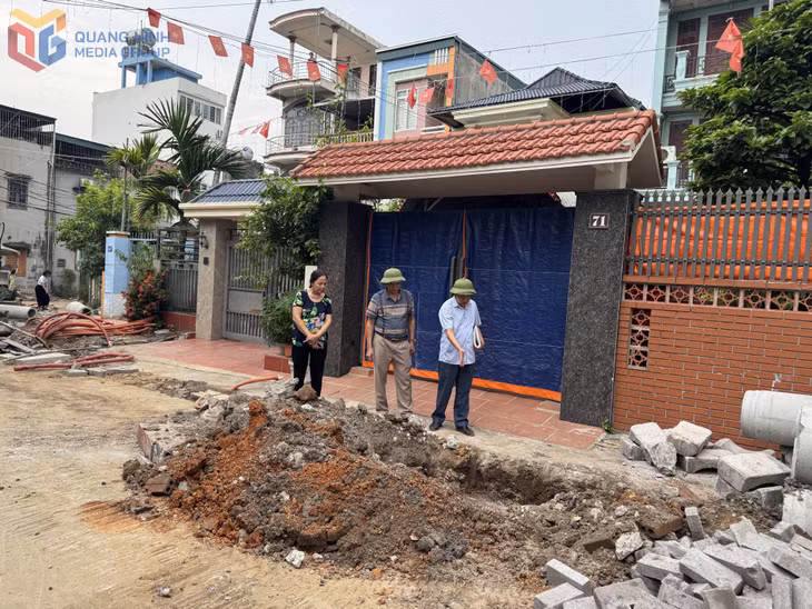 Ban Giám sát đầu tư của cộng đồng khu phố 1, phường Hạ Long, giám sát công trình chống ngập và nâng cấp hạ tầng giao thông trên địa bàn.