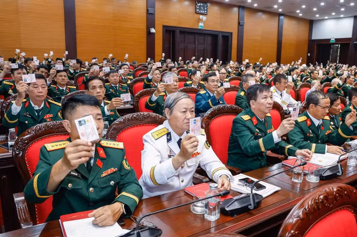 Các đại biểu biểu quyết tại Đại hội.