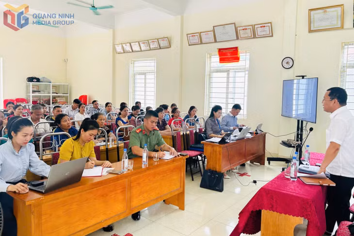 Phường Quang Hanh tổ chức đối thoại với người dân bị ảnh hưởng bởi dự án tuyến đường nối đường bao biển Hạ Long - Cẩm Phả với QL279 (tháng 5/2026).