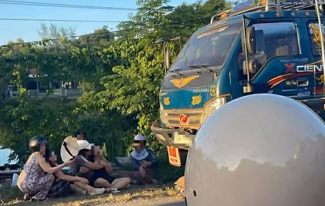 Hiện trường vụ tai nạn khiến cháu bé tử vong. Ảnh: Quảng An