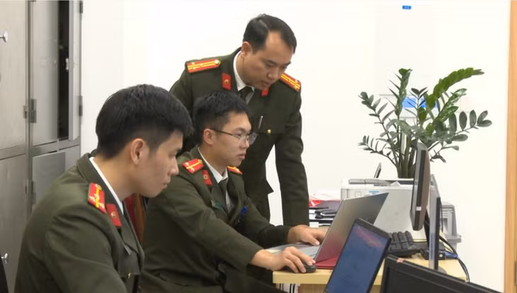 Phòng An ninh mạng và phòng, chống tội phạm sử dụng công nghệ cao triển khai giám sát an ninh mạng và an toàn hệ thống thông tin quan trọng trên địa bàn. Ảnh: Nguyễn Khánh