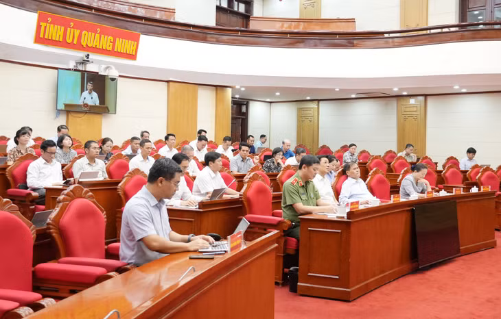 Các đại biểu dự phiên họp tại điểm cầu Quảng Ninh.