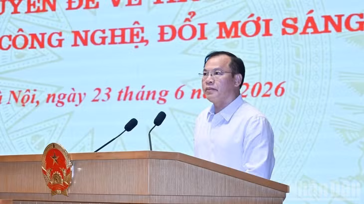 Thượng tướng Nguyễn Văn Long, Thứ trưởng Công an phát biểu ý kiến tại phiên họp. (Ảnh: TRẦN HẢI)