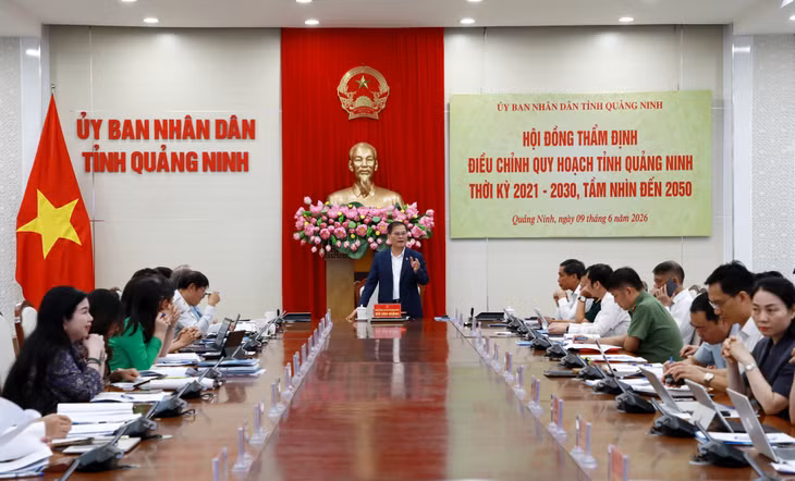 Đồng chí Bùi Văn Khắng, Phó Bí thư Tỉnh ủy, Chủ tịch UBND tỉnh, Chủ tịch Hội đồng thẩm định, phát biểu kết luận.