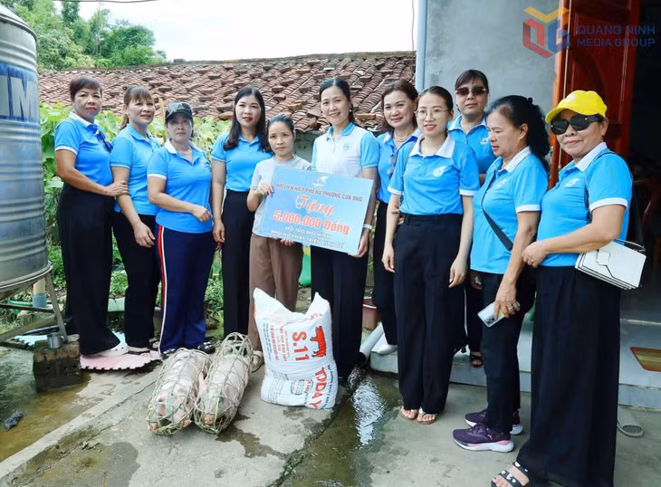 Hội LHPN phường Cửa Ông trao hỗ trợ mô hình phát triển kinh tế cho phụ nữ có hoàn cảnh khó khăn trong chương trình “Đồng hành cùng phụ nữ biên cương” năm 2026 trên địa bàn xã Lục Hồn.